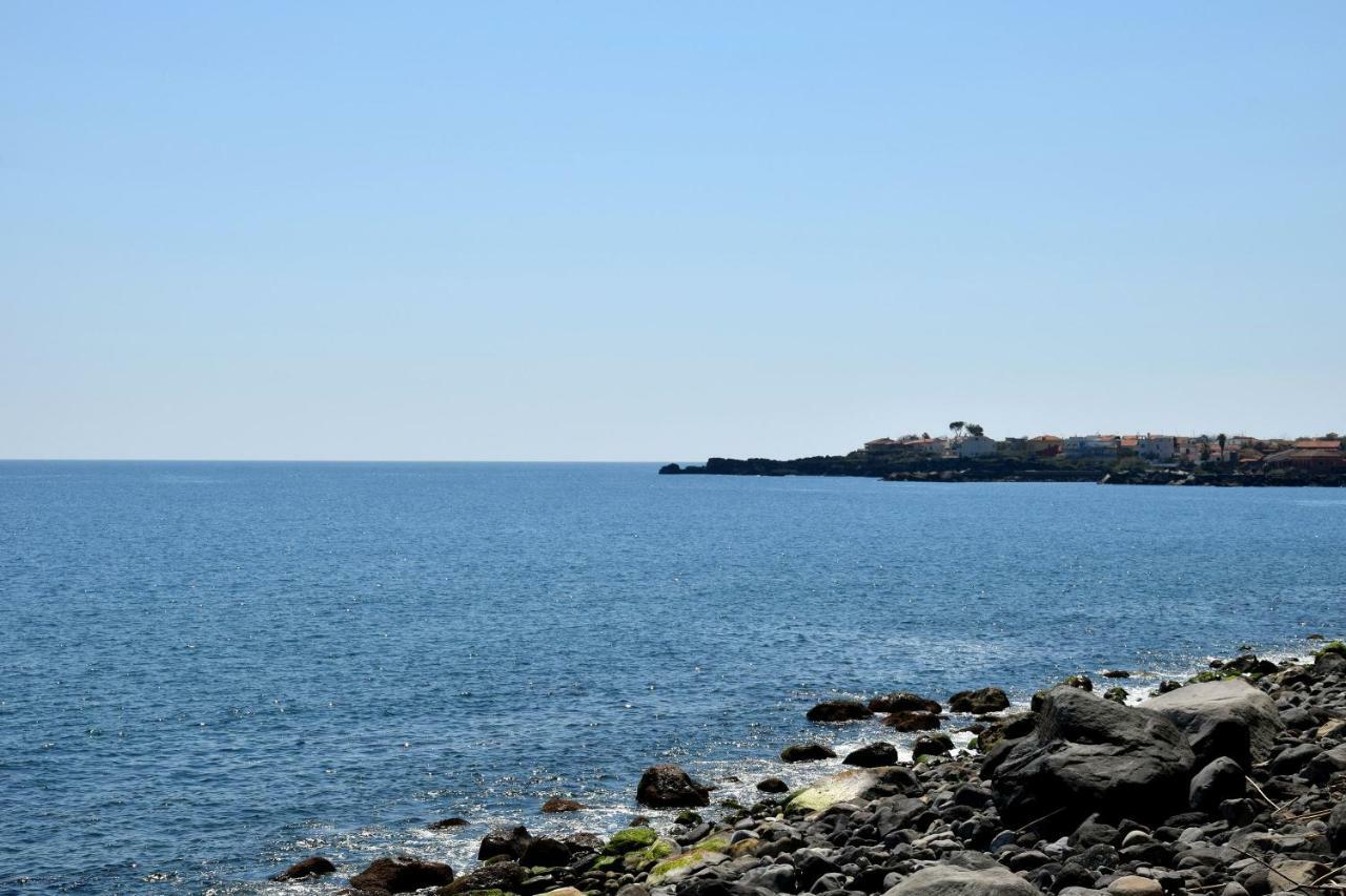 Riviera Degli Eucalipti - Cottage In Riva Al Mare Acireale Exteriör bild