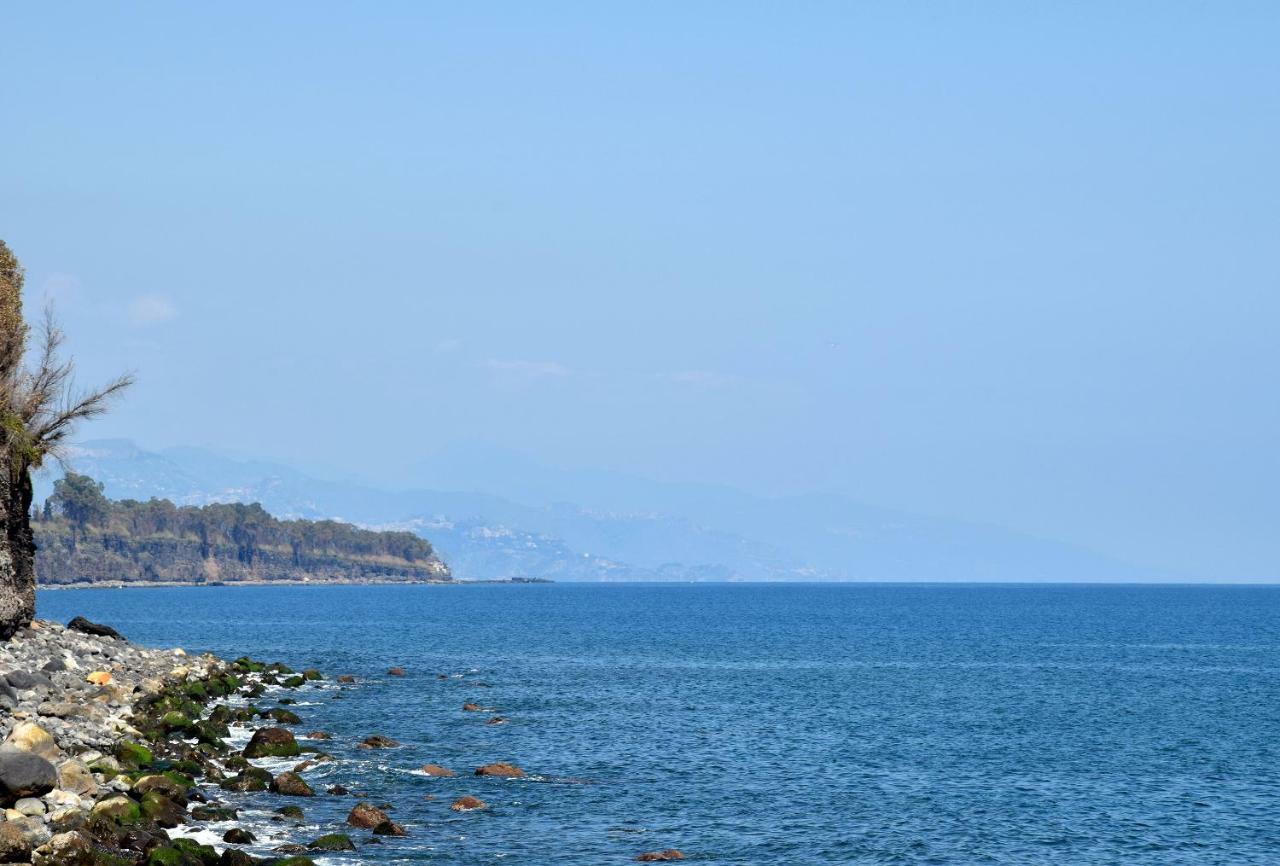 Riviera Degli Eucalipti - Cottage In Riva Al Mare Acireale Exteriör bild