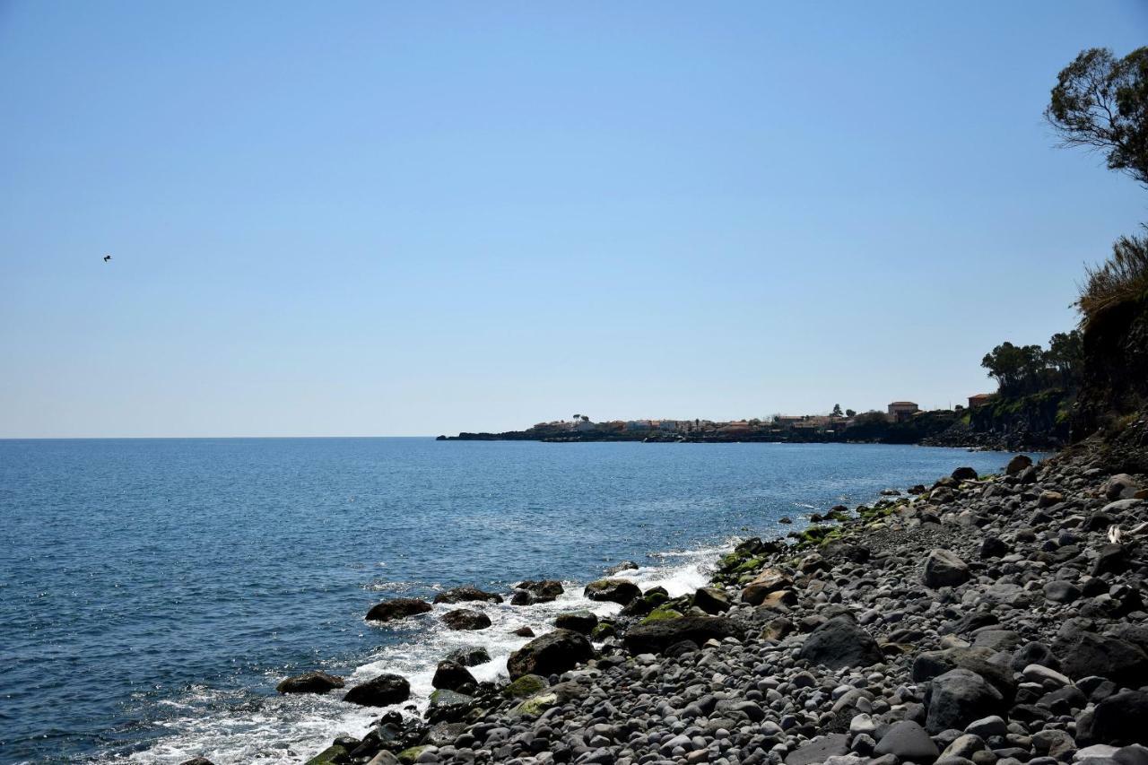 Riviera Degli Eucalipti - Cottage In Riva Al Mare Acireale Exteriör bild