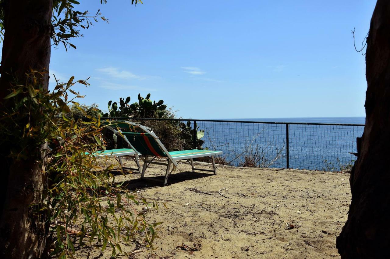 Riviera Degli Eucalipti - Cottage In Riva Al Mare Acireale Exteriör bild